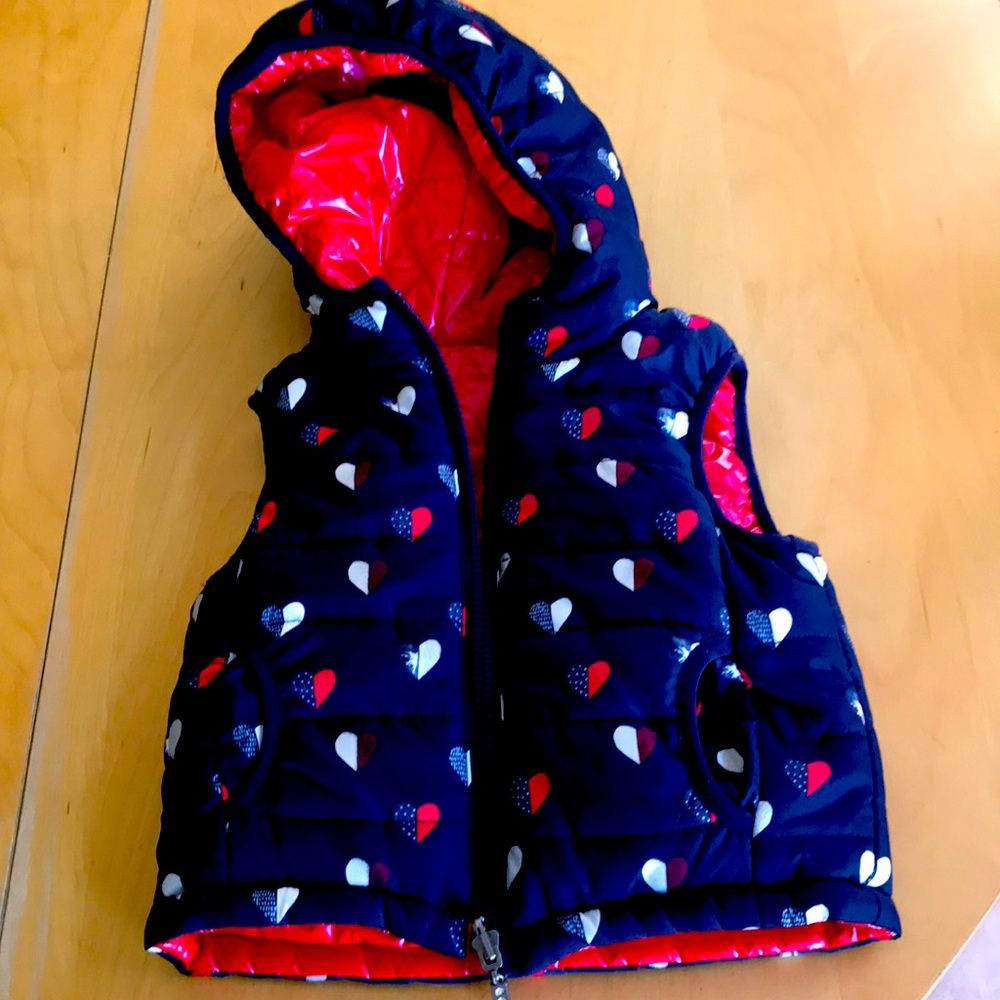 3 Pommes reversible puffy vest size 2/3 in excellent condition navy & red hearts